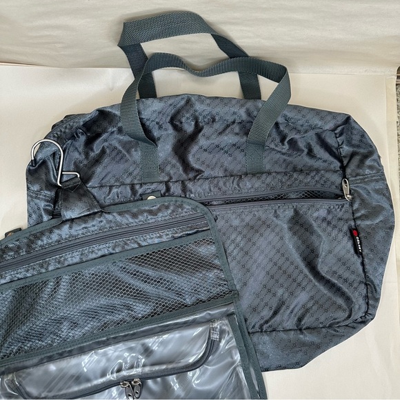 Delsey Overnight Carry On Bag + Hanging Toiletries Bag Underseat Large Overnight - Picture 2 of 8